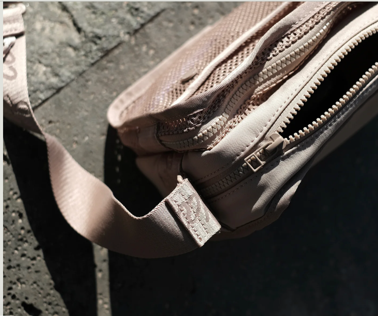 FORAGER Dog Walking Bag (Lambwolf)